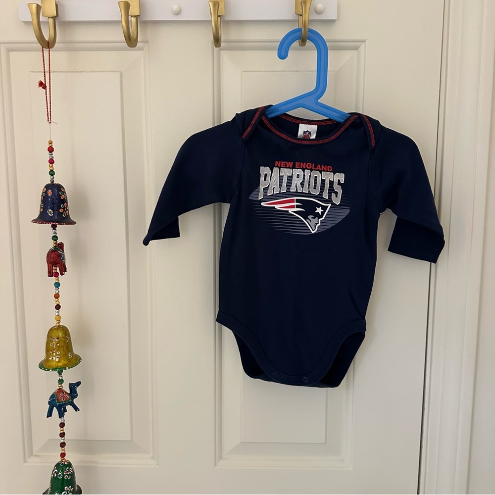 NFL Team Apparel Patriots Baby Bodysuit - Navy and Red 6-12 months